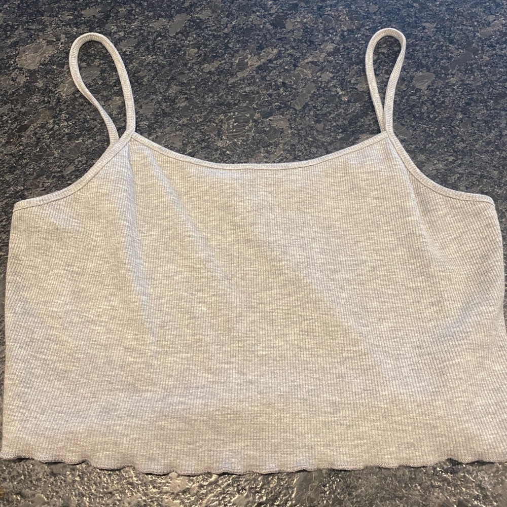 Women’s crop top tank tops. Size Large